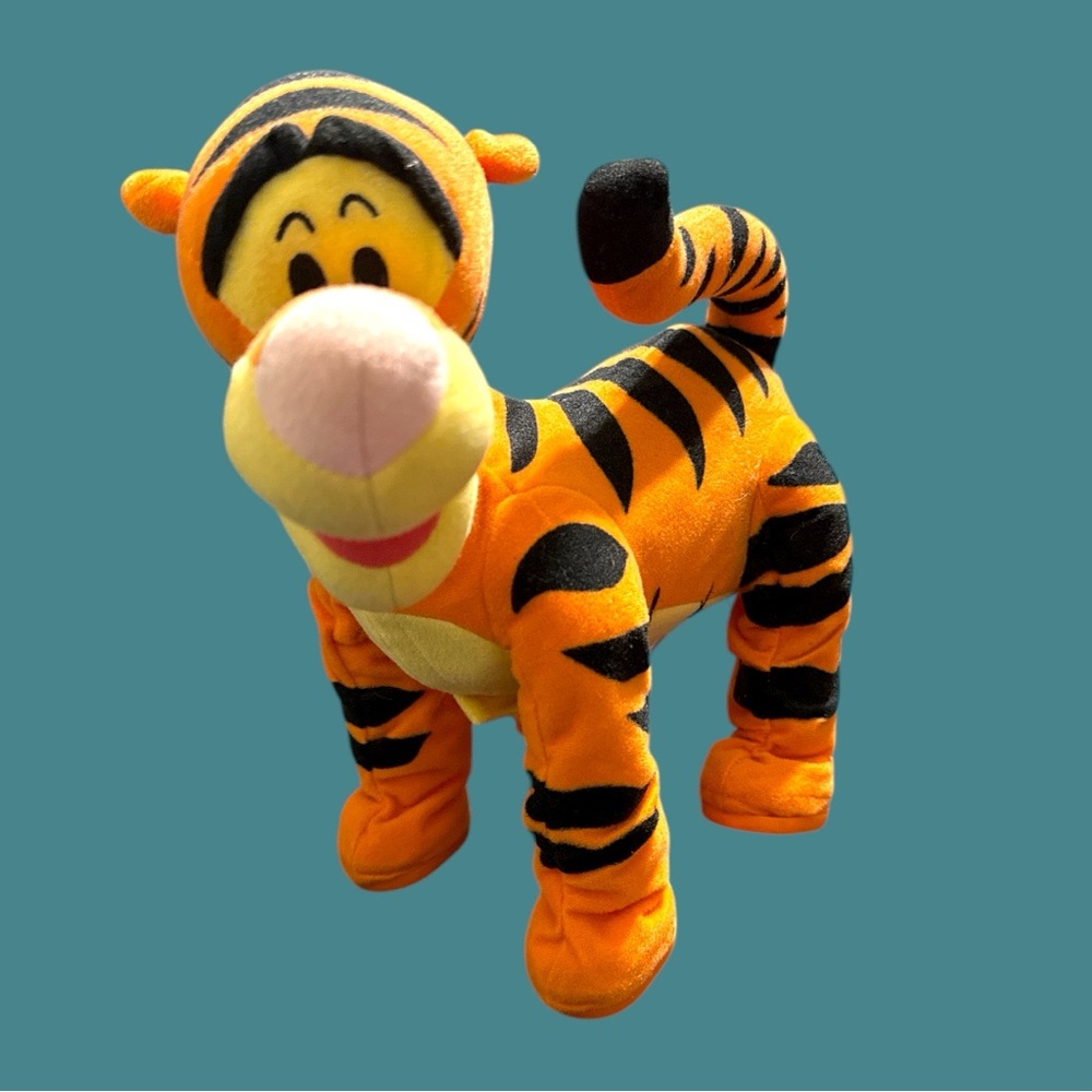 Bouncy Talking Tigger from Pooh, 10" Battery Operated, Fisher Price 2003 Mattel